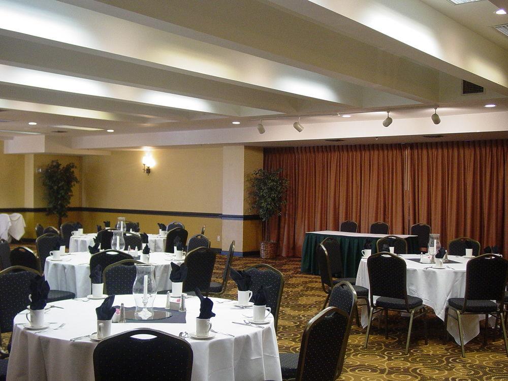 Clarion Hotel & Conference Center Colorado Springs Extérieur photo