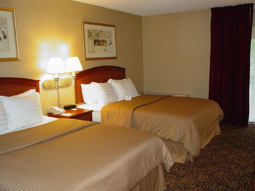 Clarion Hotel & Conference Center Colorado Springs Extérieur photo