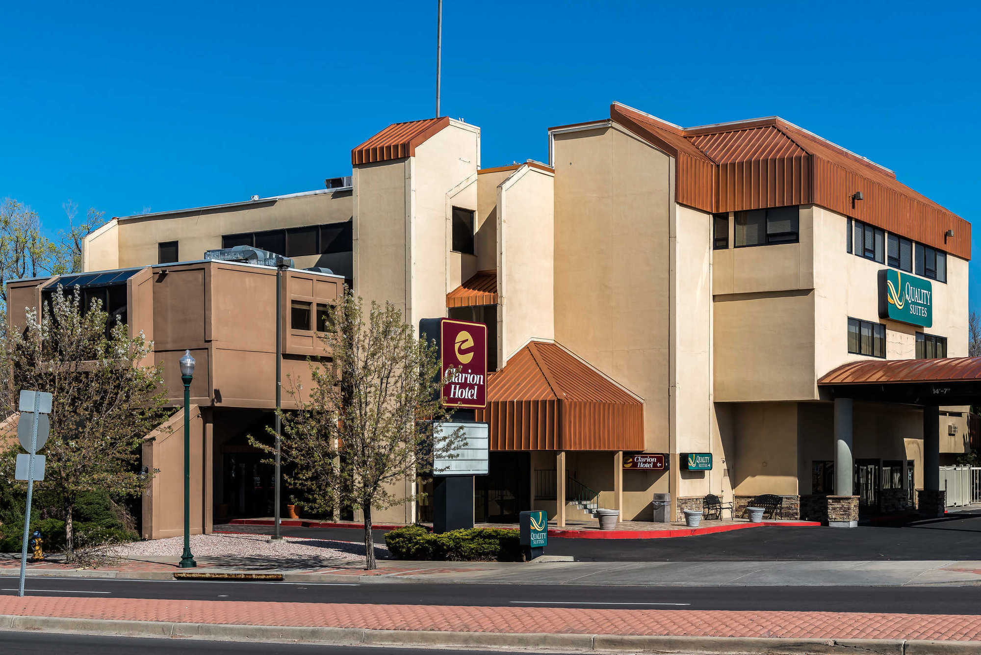 Clarion Hotel & Conference Center Colorado Springs Extérieur photo